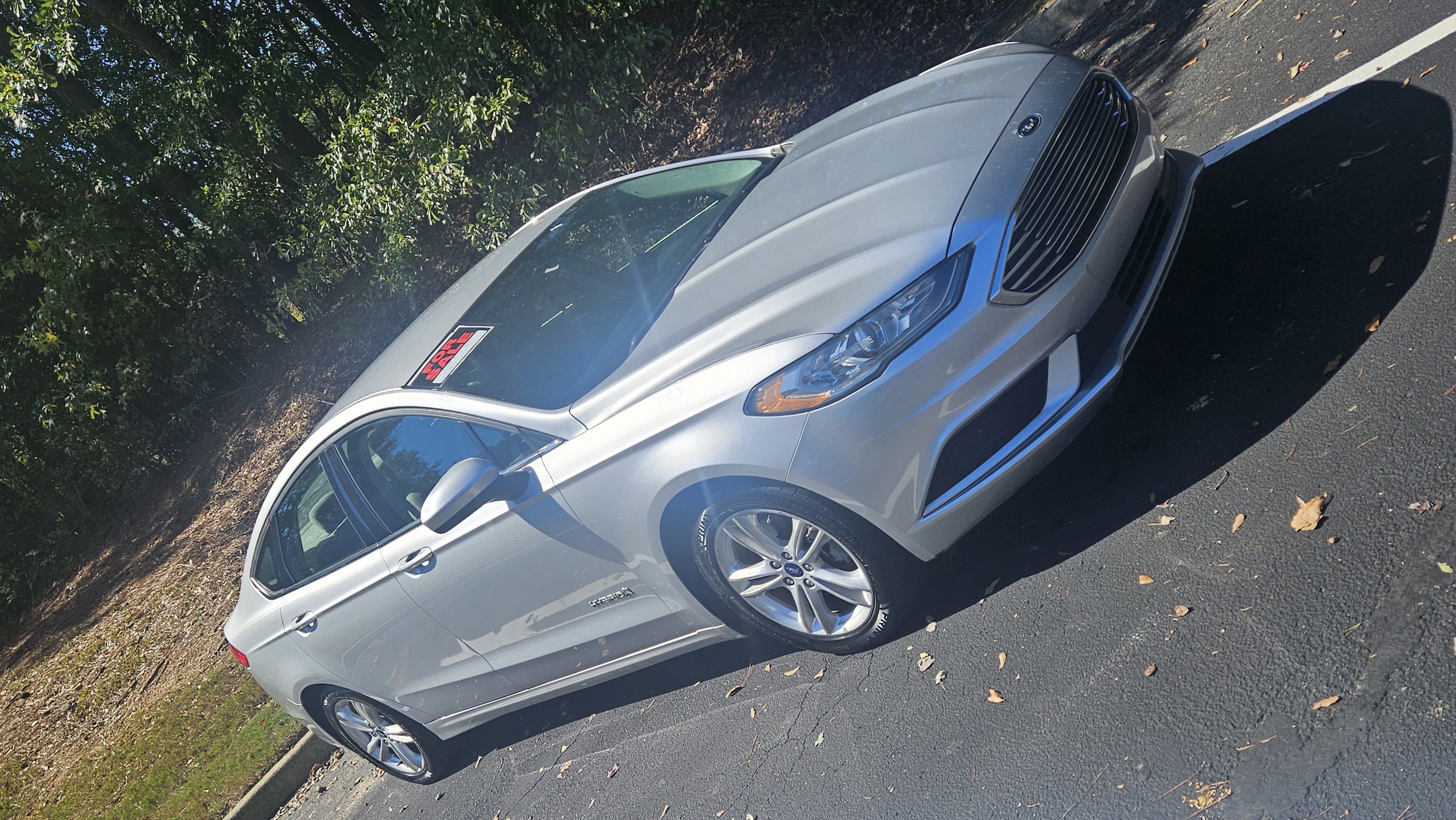 Used 2018 Ford Fusion SE FWD image 2