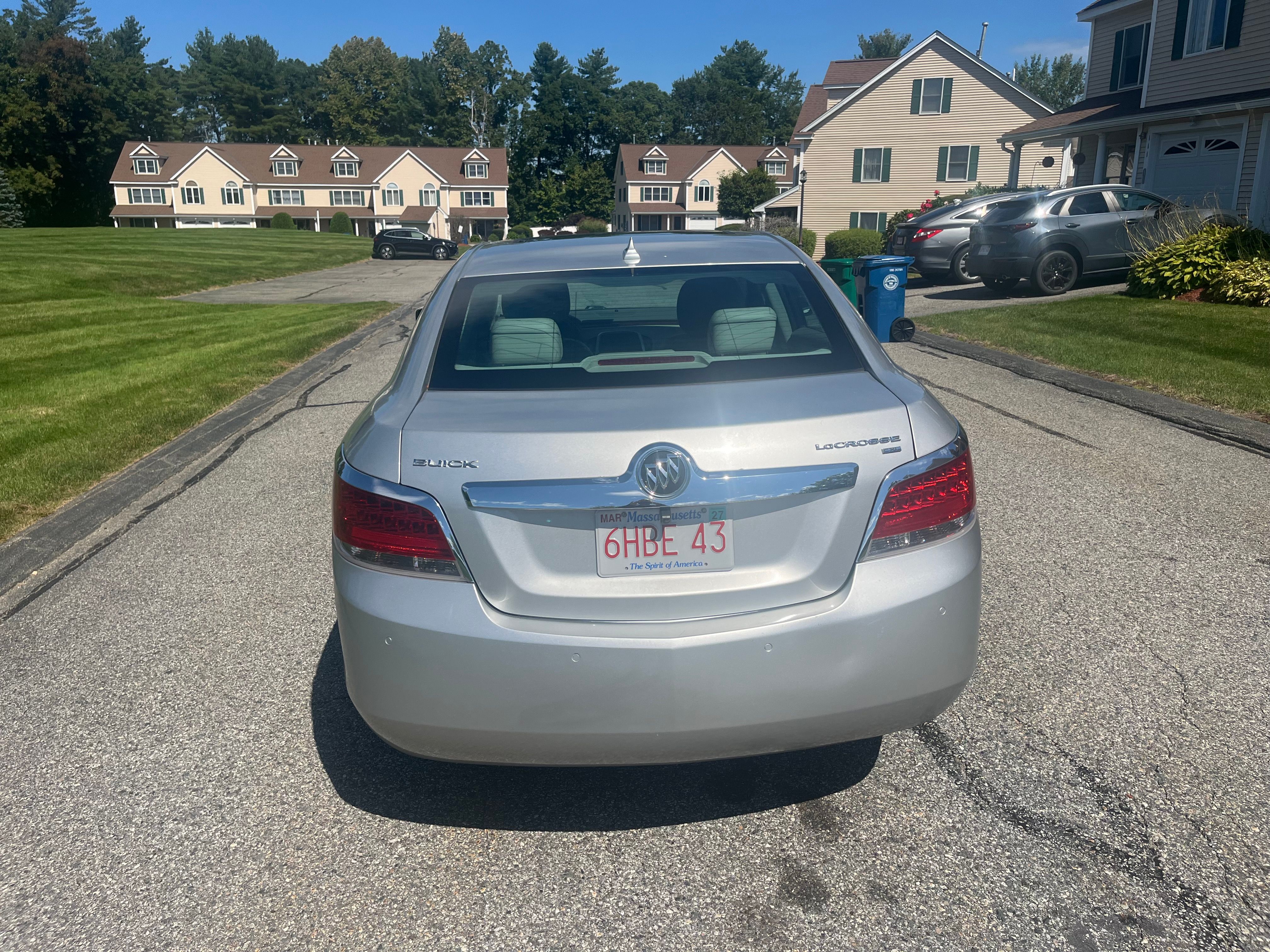 Used 2010 Buick LaCrosse CXL FWD image 2
