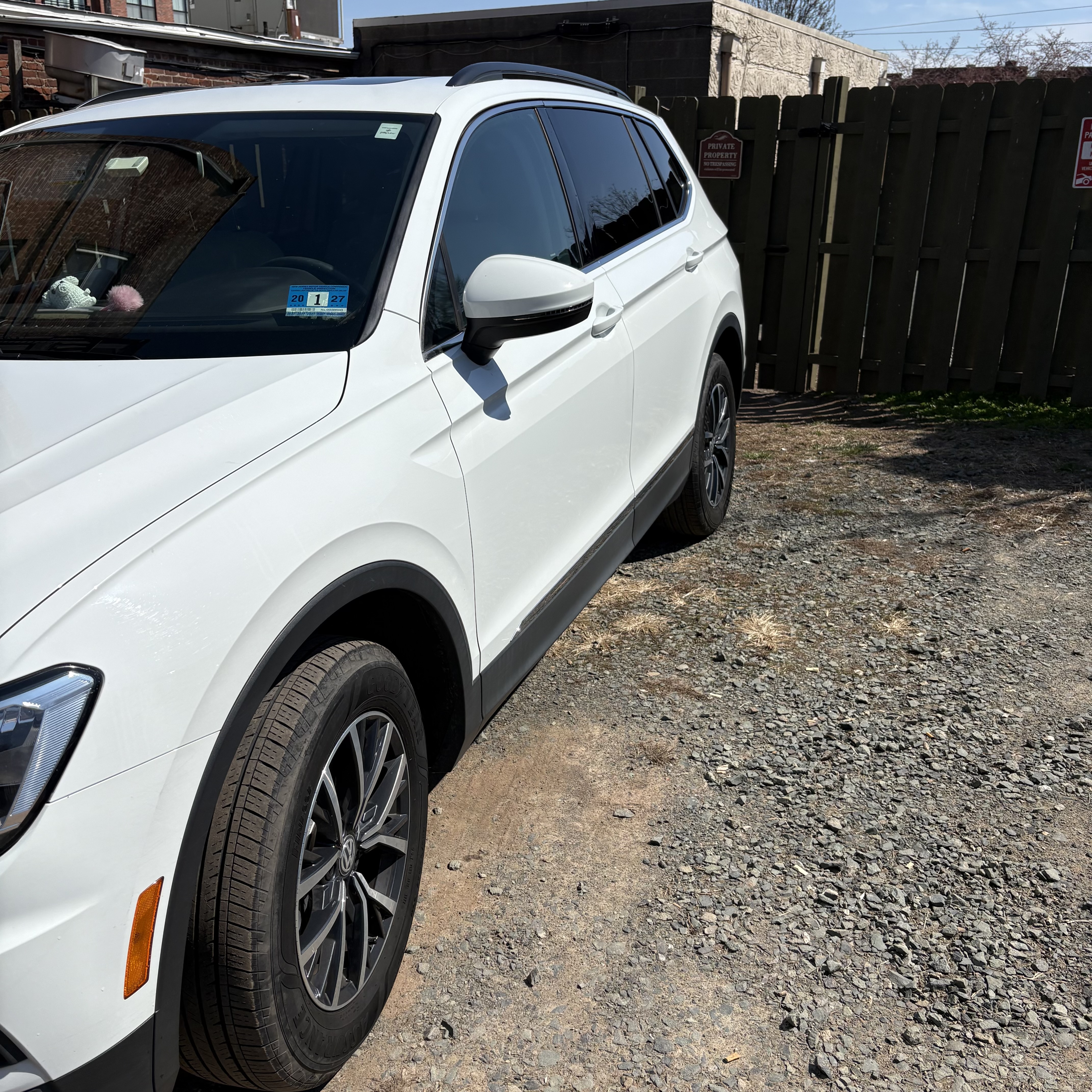 Used 2020 Volkswagen Tiguan SE w/ Panoramic Sunroof Package AWD/4WD image 2