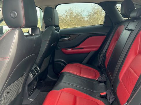 Used 2017 Jaguar F-PACE R-Sport image 11