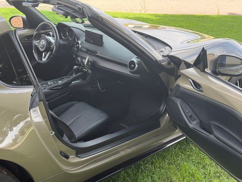 Used 2024 MAZDA MX-5 Miata RF Grand Touring w/ Appearance Package RWD image 19
