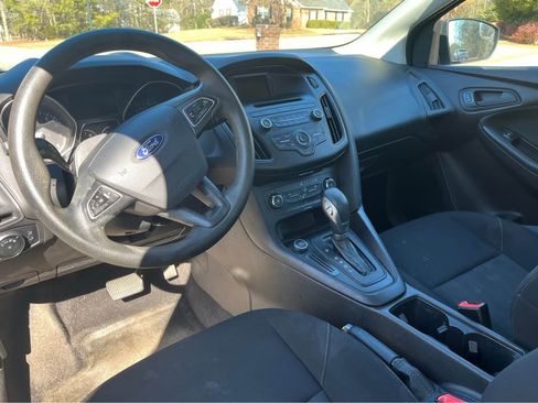 Used 2017 Ford Focus S image 4
