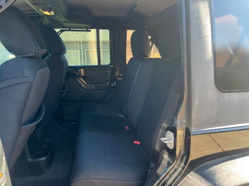 Used 2017 Jeep Wrangler Unlimited Sport w/ Connectivity Group AWD/4WD image 18