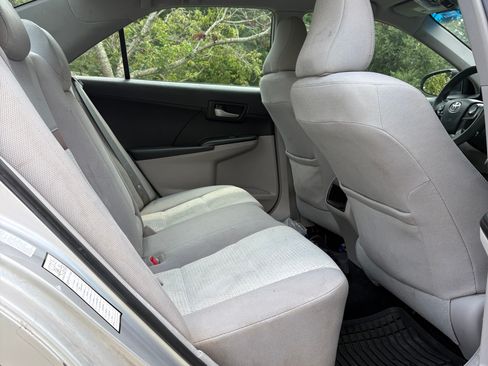 Used 2012 Toyota Camry LE FWD image 10