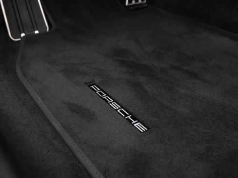 Used 2022 Porsche 911 Carrera image 18