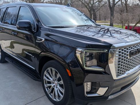 Used 2023 GMC Yukon Denali w/ Advanced Technology Package image 2