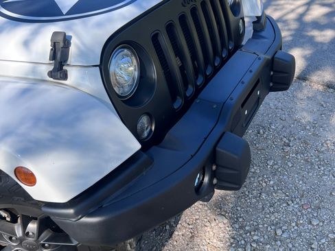 Used 2018 Jeep Wrangler Unlimited Sport image 28