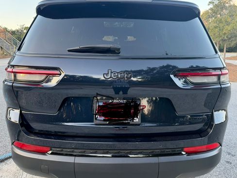 Used 2024 Jeep Grand Cherokee L Limited w/ Black Appearance Package image 6