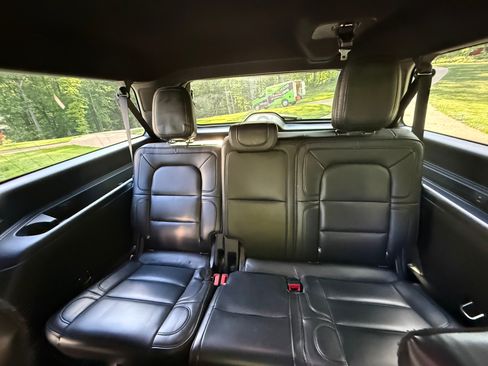 Used 2019 Lincoln Navigator L Reserve w/ Cargo Package AWD/4WD image 16