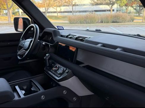 Used 2023 Land Rover Defender 110 S image 11