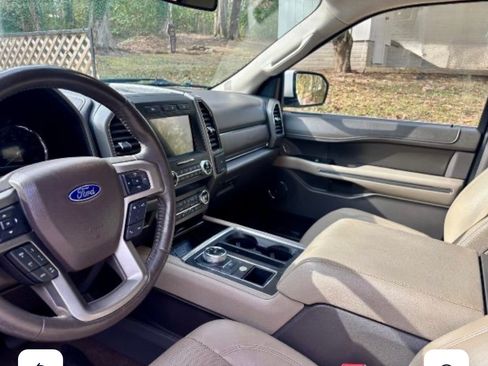 Used 2021 Ford Expedition Max XLT image 2