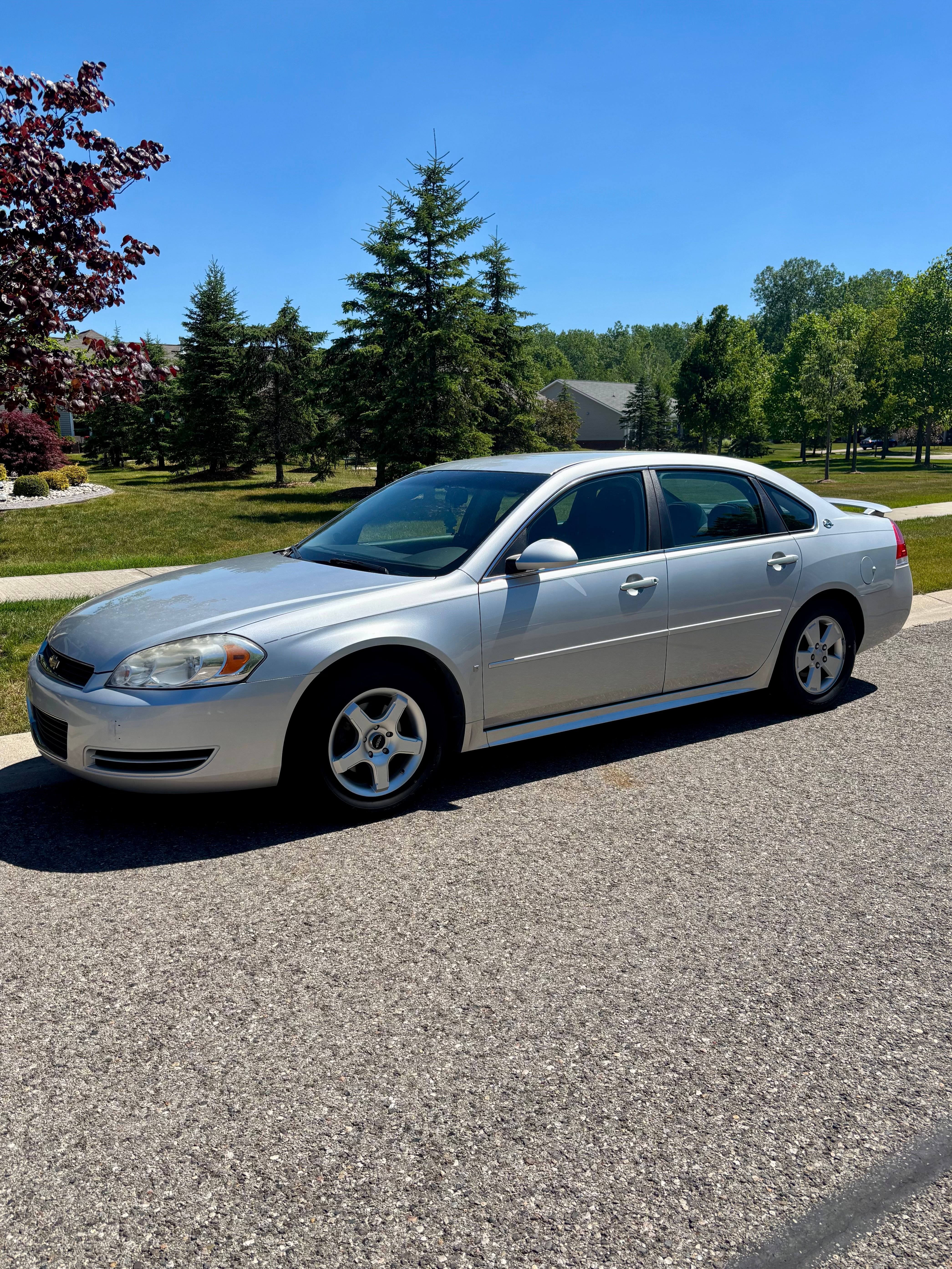 Used 2009 Chevrolet Impala LT FWD image 1