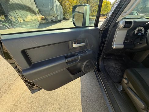 Used 2010 Toyota FJ Cruiser 4WD w/ Convenience Pkg image 14