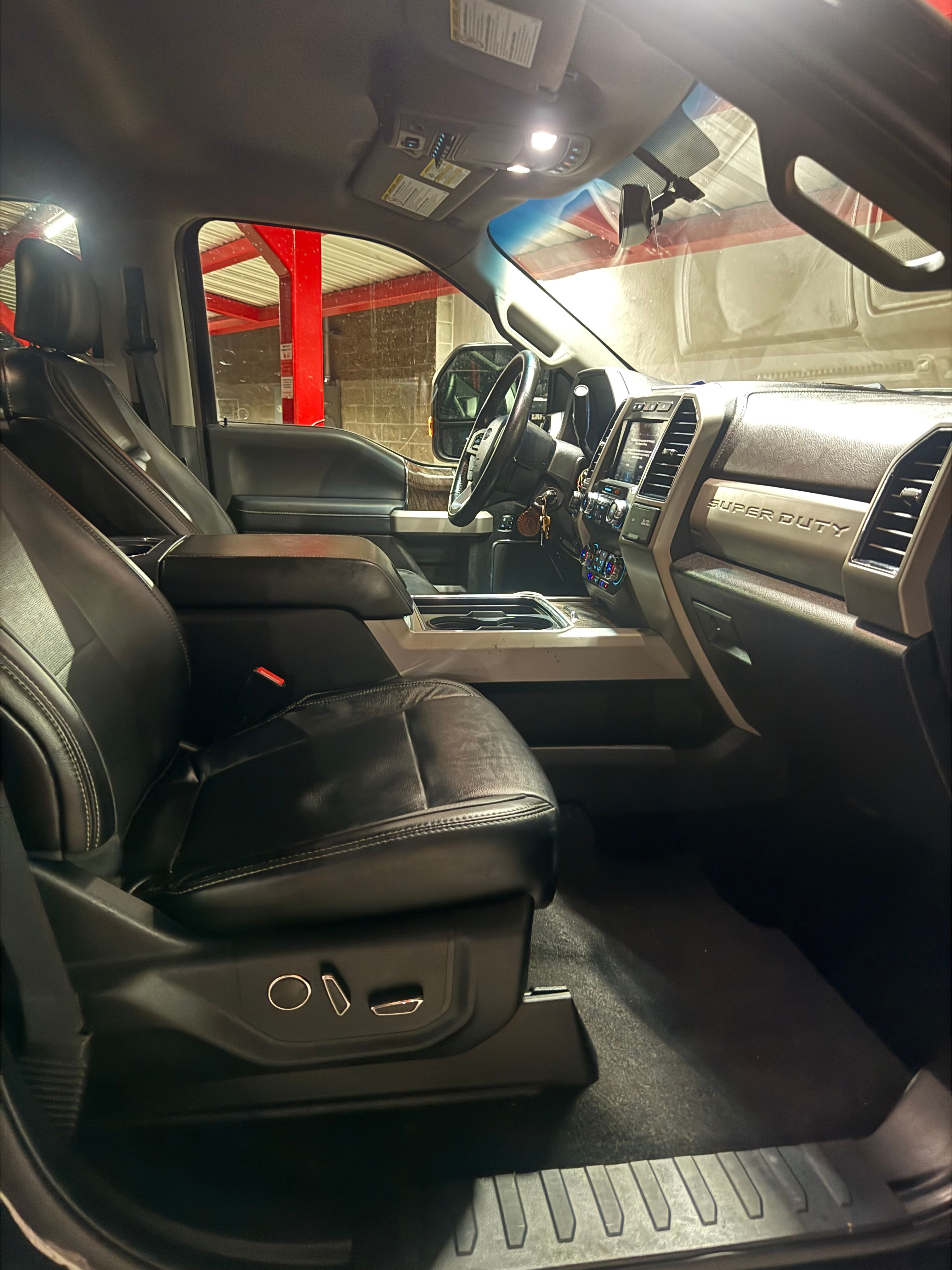Used 2019 Ford F250 Lariat w/ Lariat Value Package AWD/4WD image 12