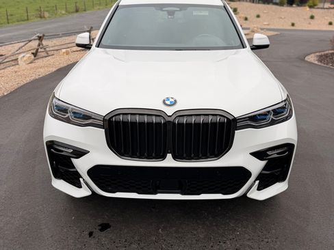Used 2022 BMW X7 M50i AWD/4WD image 4