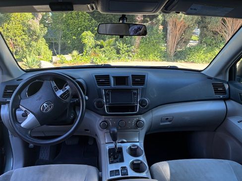 Used 2013 Toyota Highlander FWD image 11
