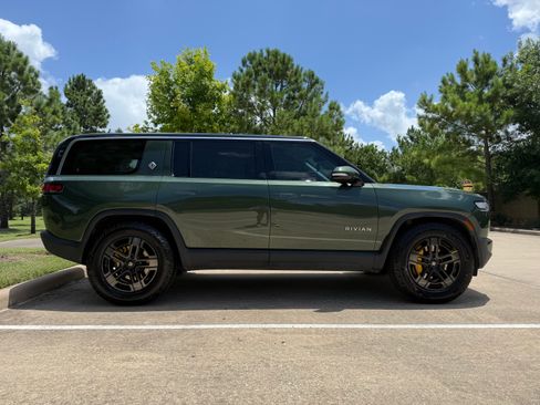 Used 2023 Rivian R1S Adventure AWD/4WD image 5