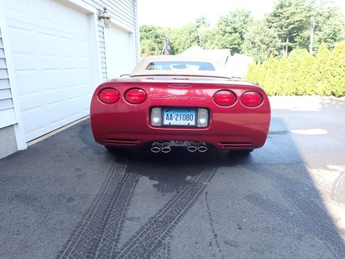 Used 2000 Chevrolet Corvette Convertible w/ Performance Handling Pkg RWD image 6