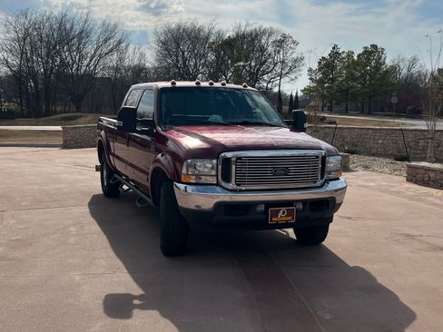 Used 2003 Ford F250 Lariat image 2