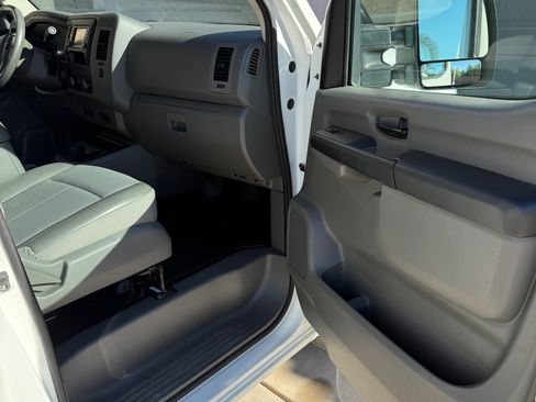 Used 2016 Nissan NV 3500 SV w/ Technology Package image 16