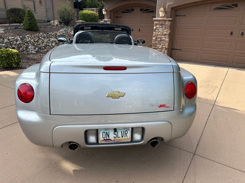 Used 2005 Chevrolet SSR w/ Preferred Equipment Group RWD image 12