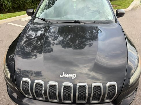 Used 2014 Jeep Cherokee Sport FWD image 11