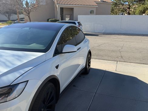 Used 2023 Tesla Model X image 4