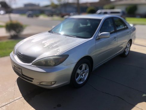 Used 2004 Toyota Camry SE image 2