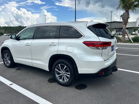 Used 2018 Toyota Highlander XLE AWD/4WD image 6