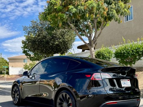 Used 2022 Tesla Model Y Performance image 4