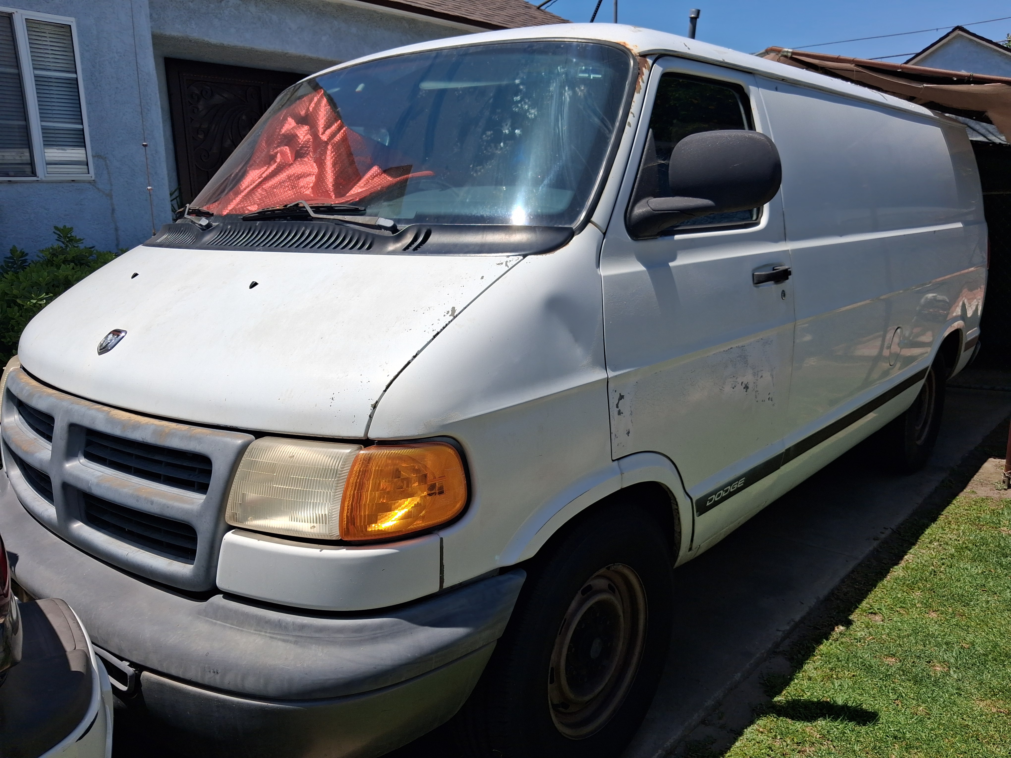 Used 2000 Dodge B2500 RWD image 2