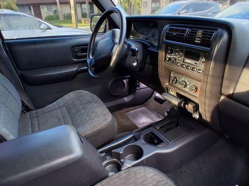 Used 2001 Jeep Cherokee Sport image 4