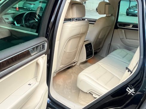 Used 2013 Volkswagen Touareg Executive image 15