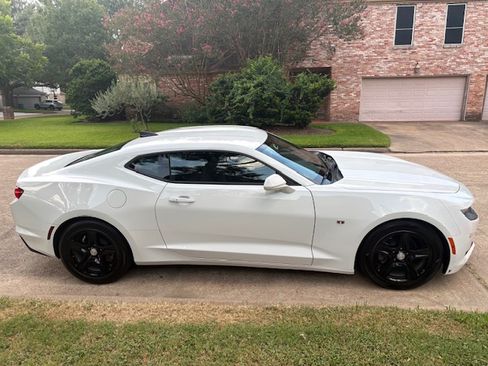Used 2023 Chevrolet Camaro LT RWD image 4