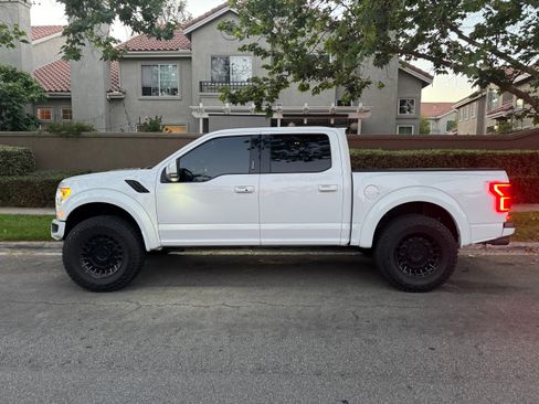 Used 2018 Ford F150 Raptor w/ Equipment Group 802A Luxury AWD/4WD image 2