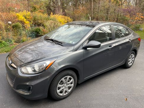Used 2013 Hyundai Accent GLS image 4