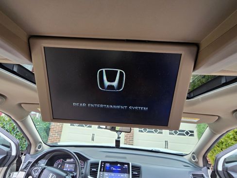 Used 2017 Honda Pilot Touring image 11