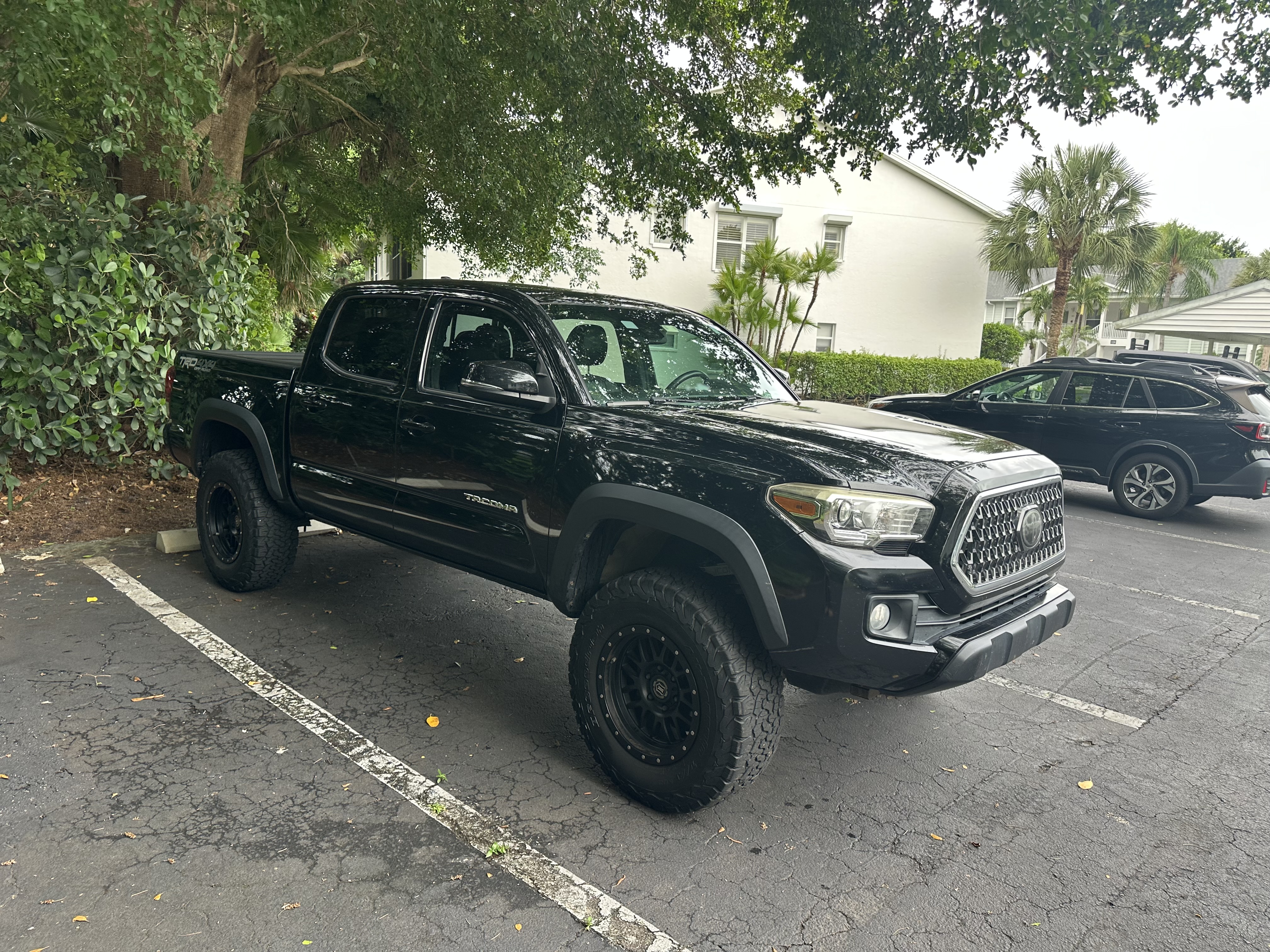 Used 2018 Toyota Tacoma TRD Off-Road AWD/4WD image 12
