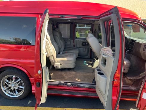 Used 2006 GMC Savana 1500 w/ Preferred Equipment Group image 23