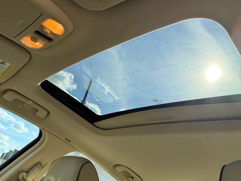 Used 2010 Lincoln MKZ image 19