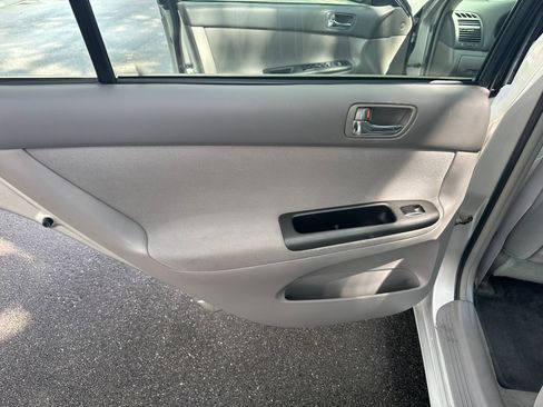 Used 2005 Toyota Camry LE FWD image 14