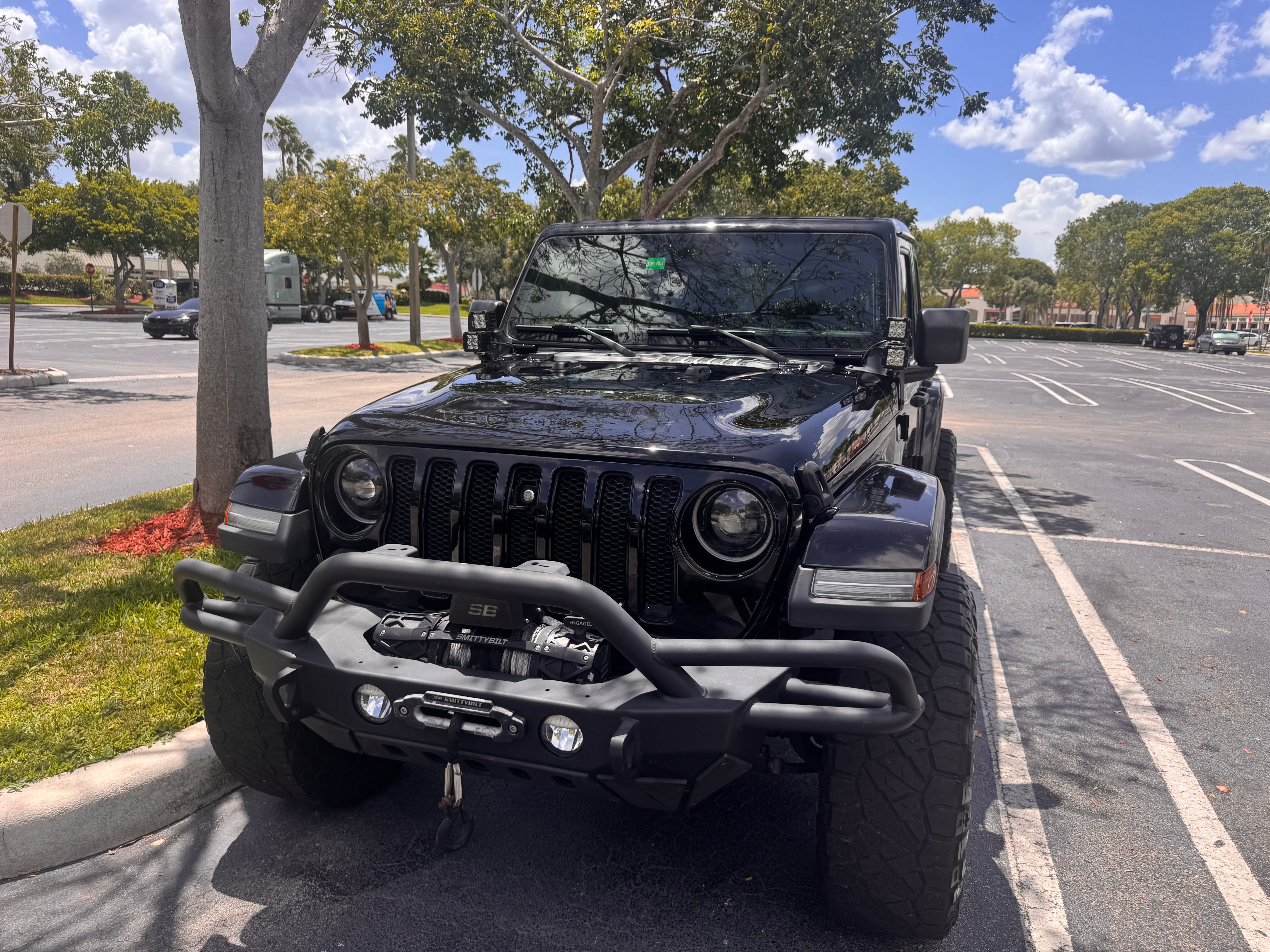 Used 2020 Jeep Wrangler Unlimited Sahara AWD/4WD image 4