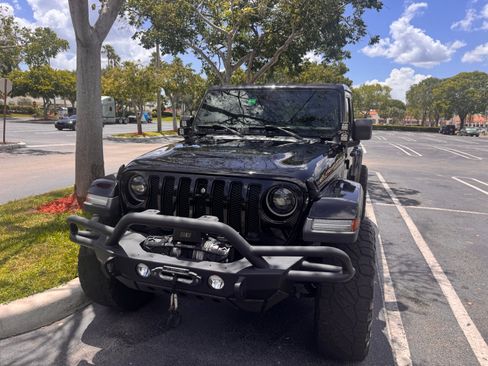 Used 2020 Jeep Wrangler Unlimited Sahara AWD/4WD image 4