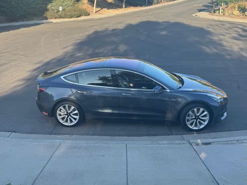 Used 2018 Tesla Model 3 Mid Range RWD image 2