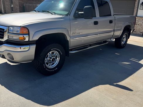 Used 2006 GMC Sierra 2500 SLE w/ Onstar Plus Package image 1