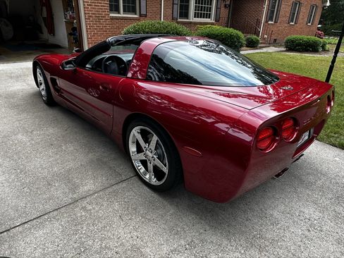 Used 2004 Chevrolet Corvette Coupe 2D w/ Preferred Equipment Group image 2