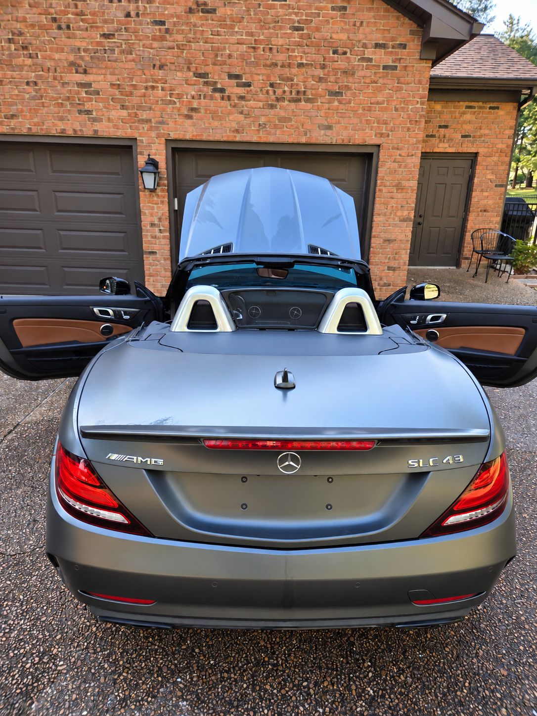 Used 2017 Mercedes-Benz SLC 43 AMG image 2