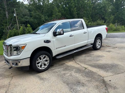 Used 2016 Nissan Titan SL RWD image 1