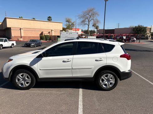 Used 2013 Toyota RAV4 LE image 18