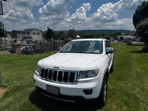 Used 2013 Jeep Grand Cherokee Limited AWD/4WD image 2